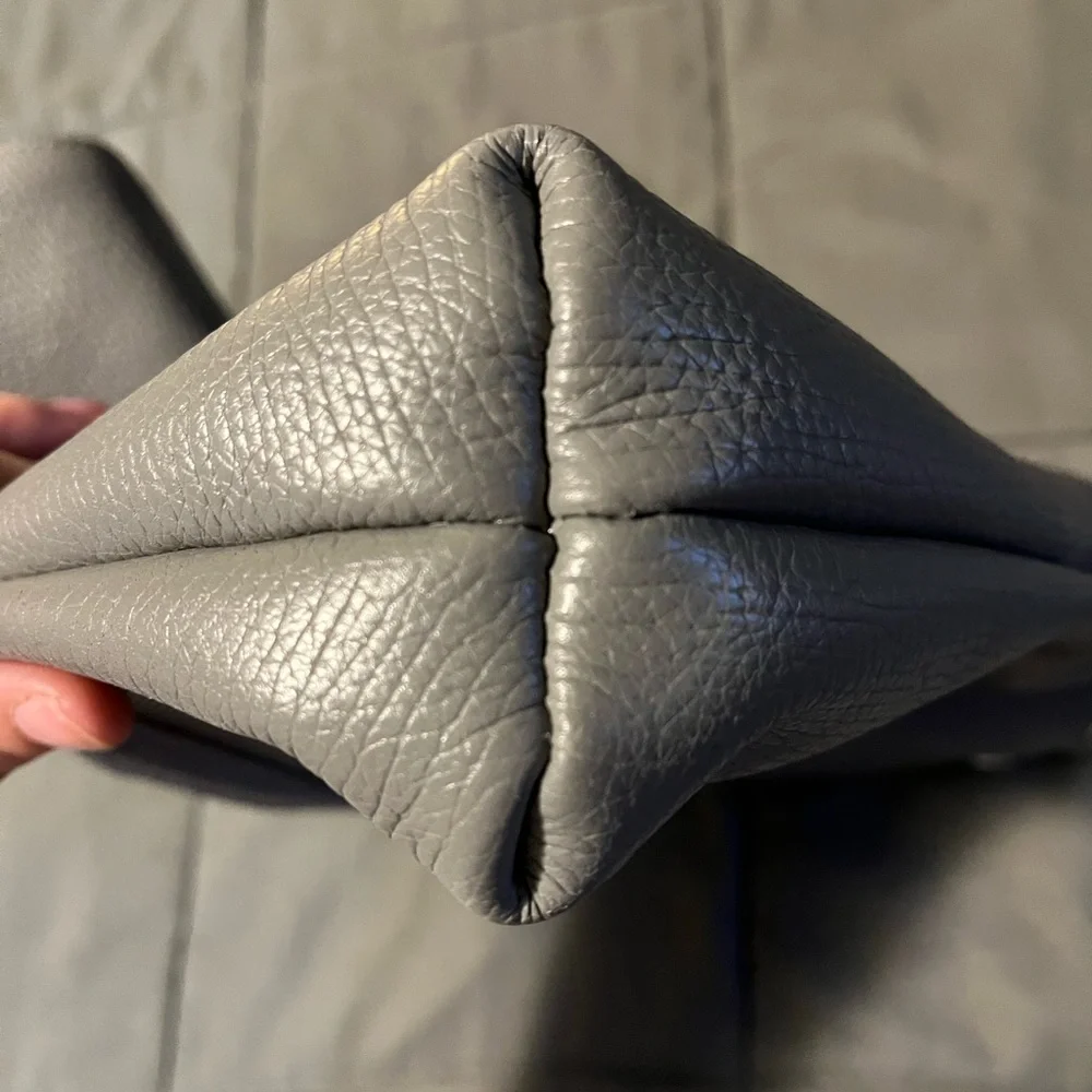 EUC Hammit VIP Meduim Montana reversible crossbody in Stingray Blue/Steel Grey - Picture 10 of 17